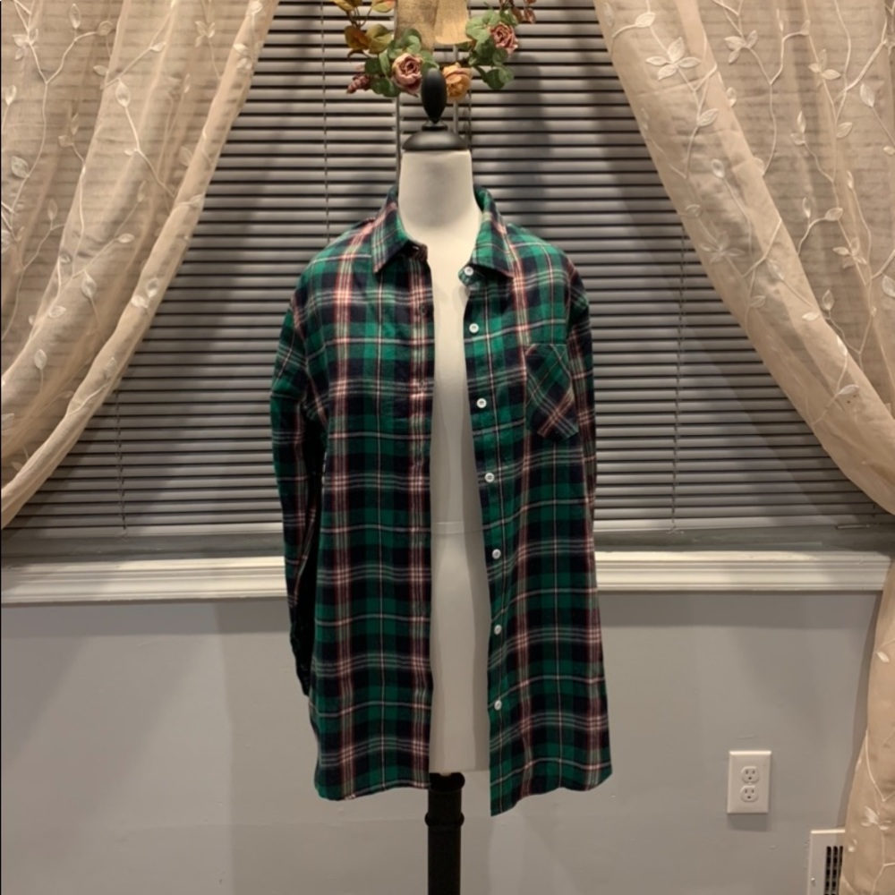 NWT Fashion Nova Flannel Top . Greenish in colored . Size Large